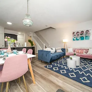 https://mediterranean-retreat-4-bed-3-bath-king-bed-fireplace.edmonton-hotels.net