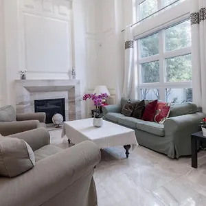 https://luxurious-private-rooms-in-richmond.richmond-hotels.com